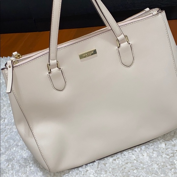 kate spade Handbags - Kate Spade Bag! Accepting OFFERS!